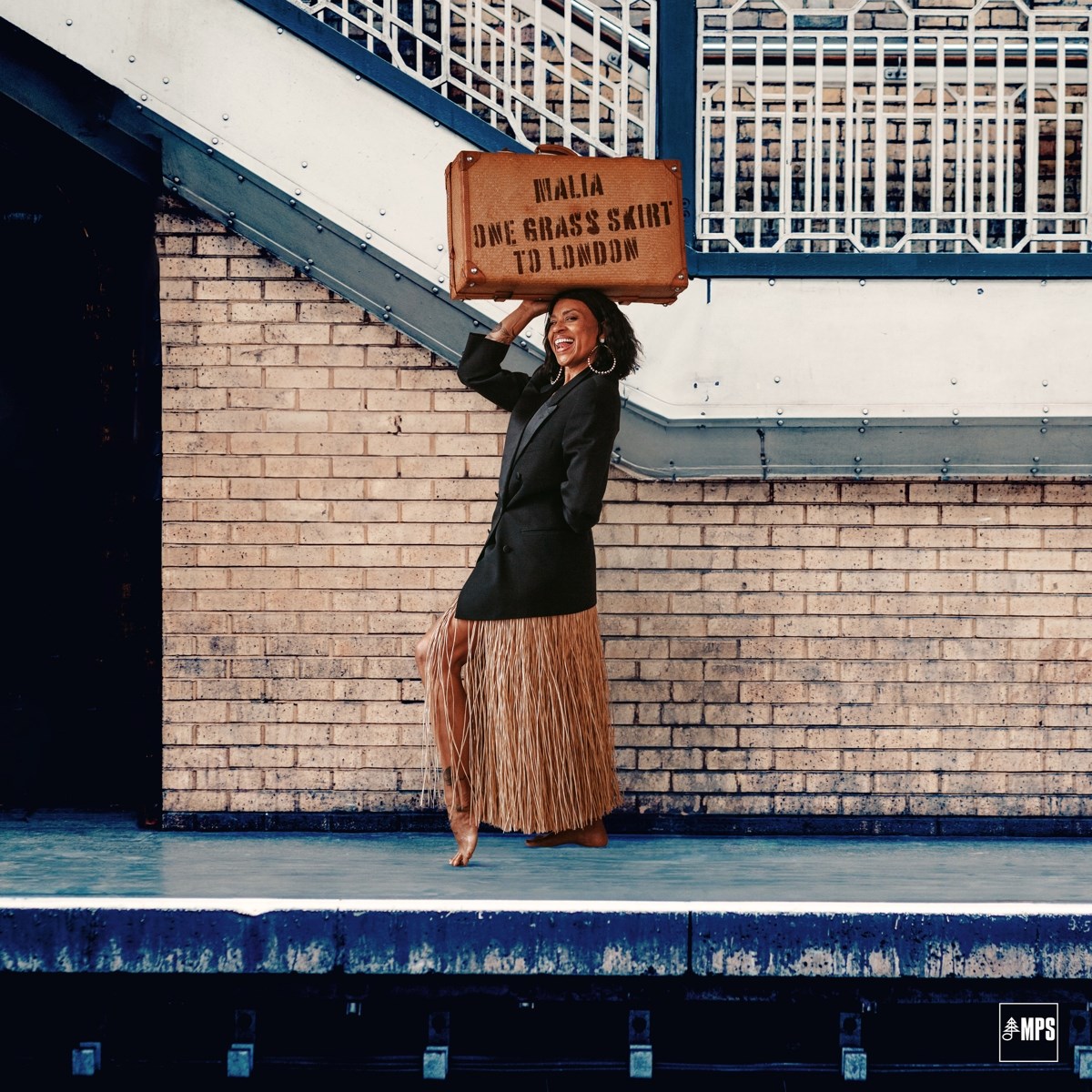 Afbeelding van Malia - Malia: One Grass Skirt To London