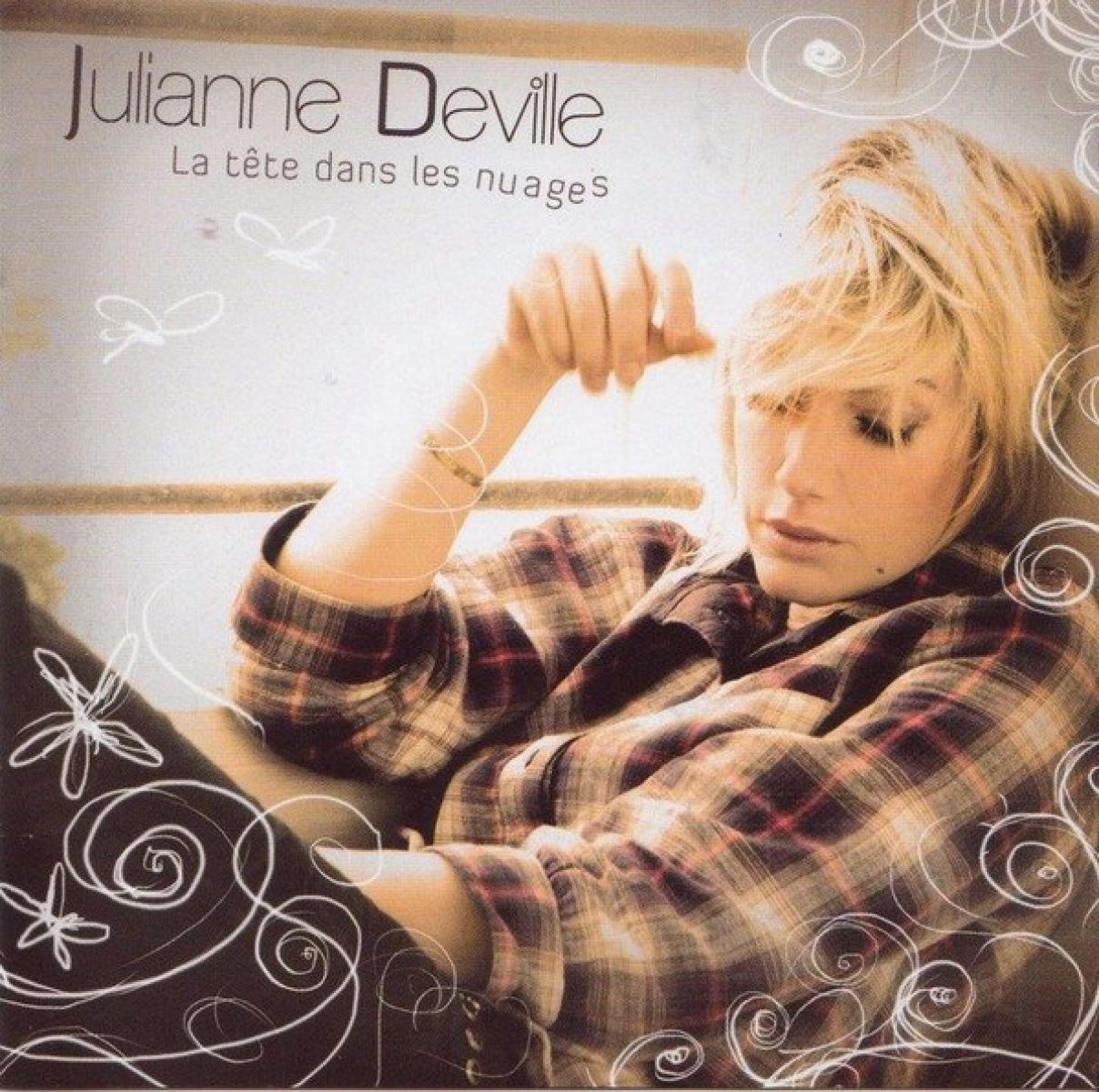 Julianne Deville - La Tete Dans Les Nuages